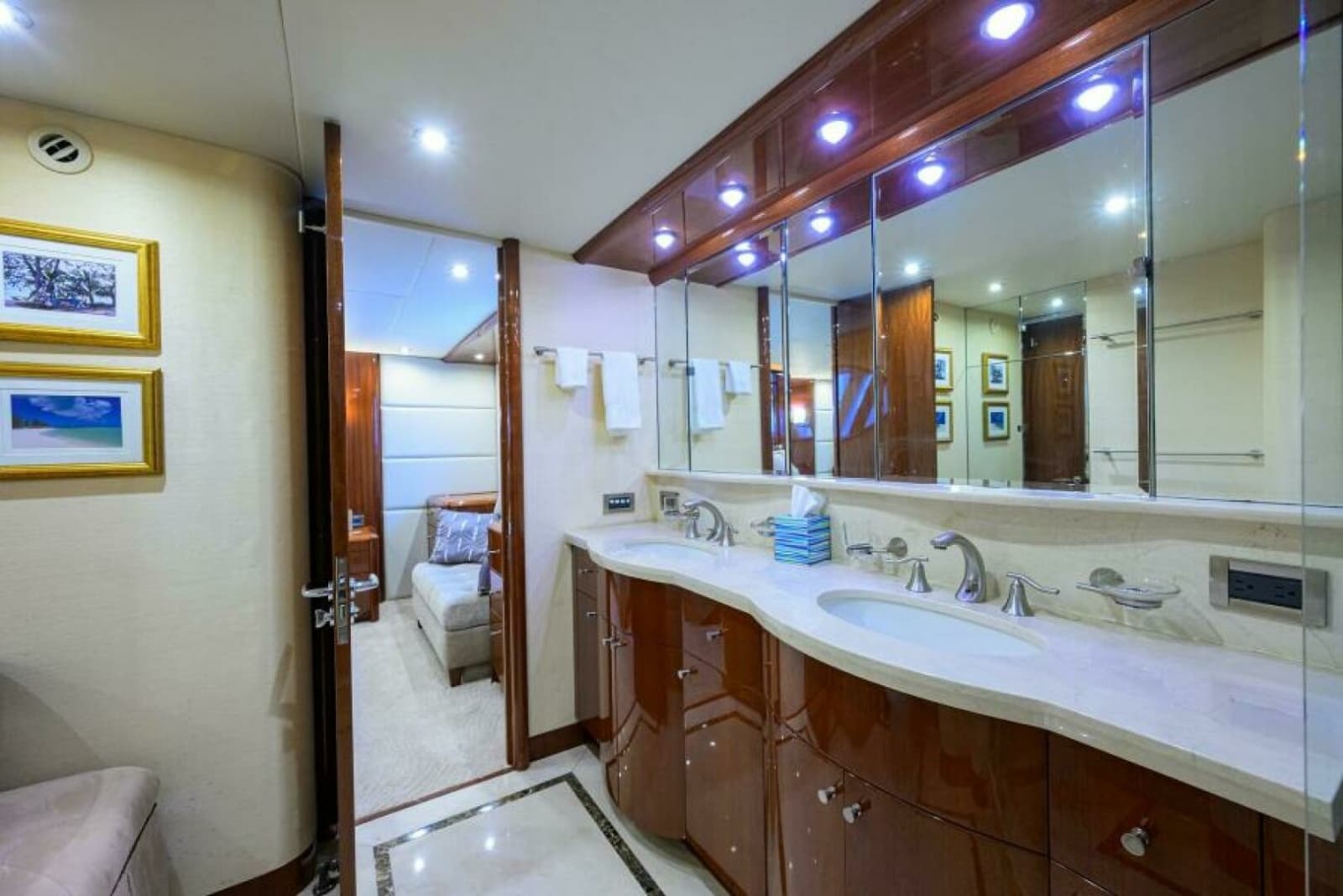 2007 Lazzara Yachts 80 Enclosed - Photo 19