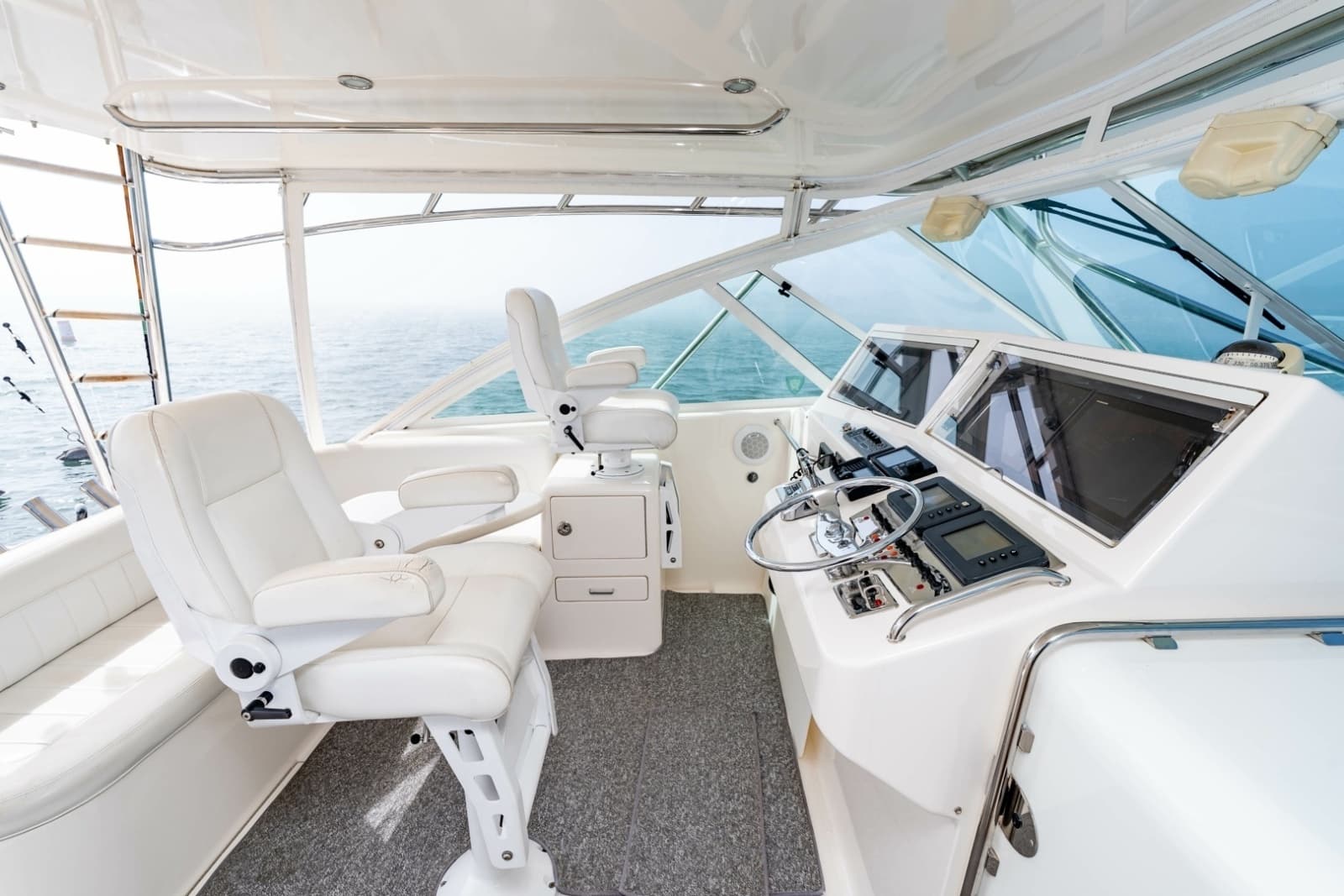 2005 Cabo 40 Express - Photo 12