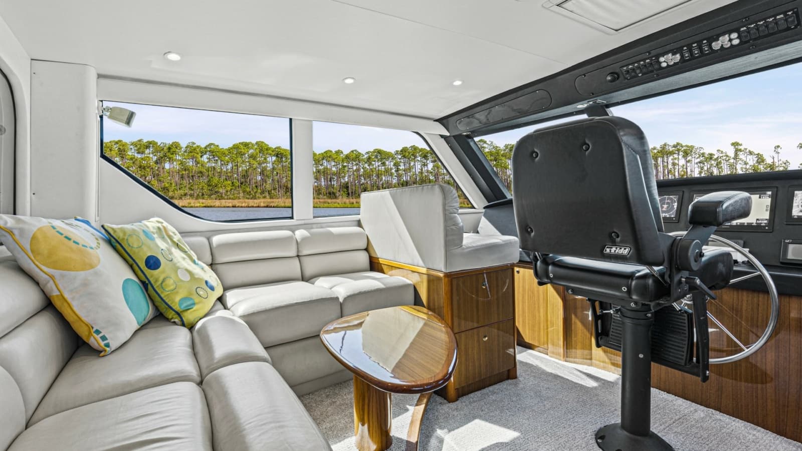 2005 Viking 61 Enclosed Bridge - Photo 39