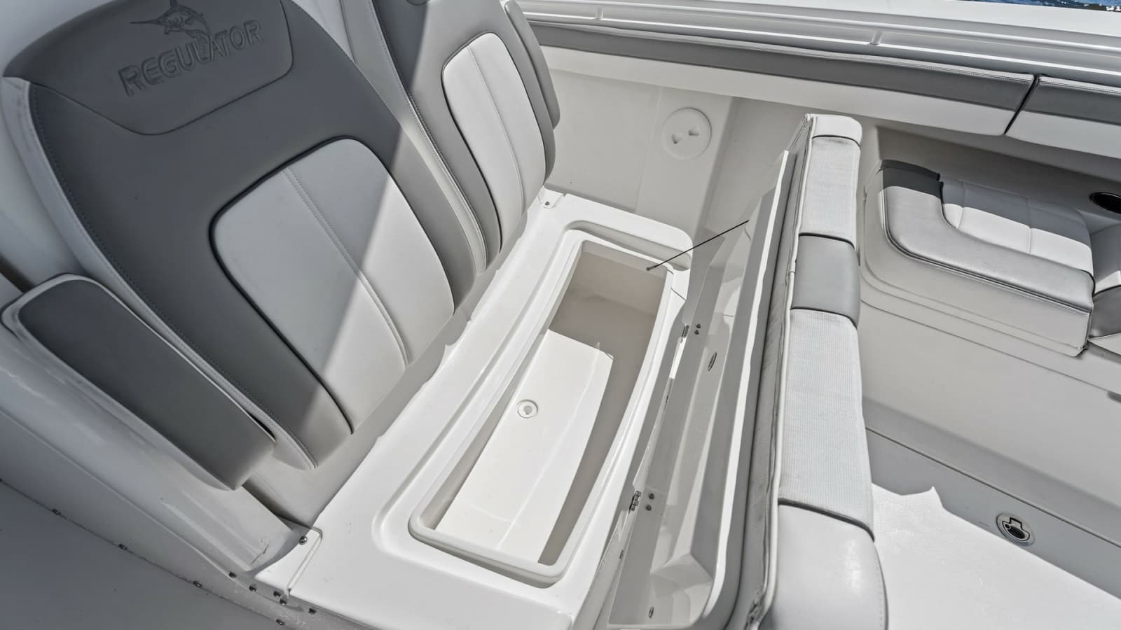 2022 Regulator 31 - Photo 11