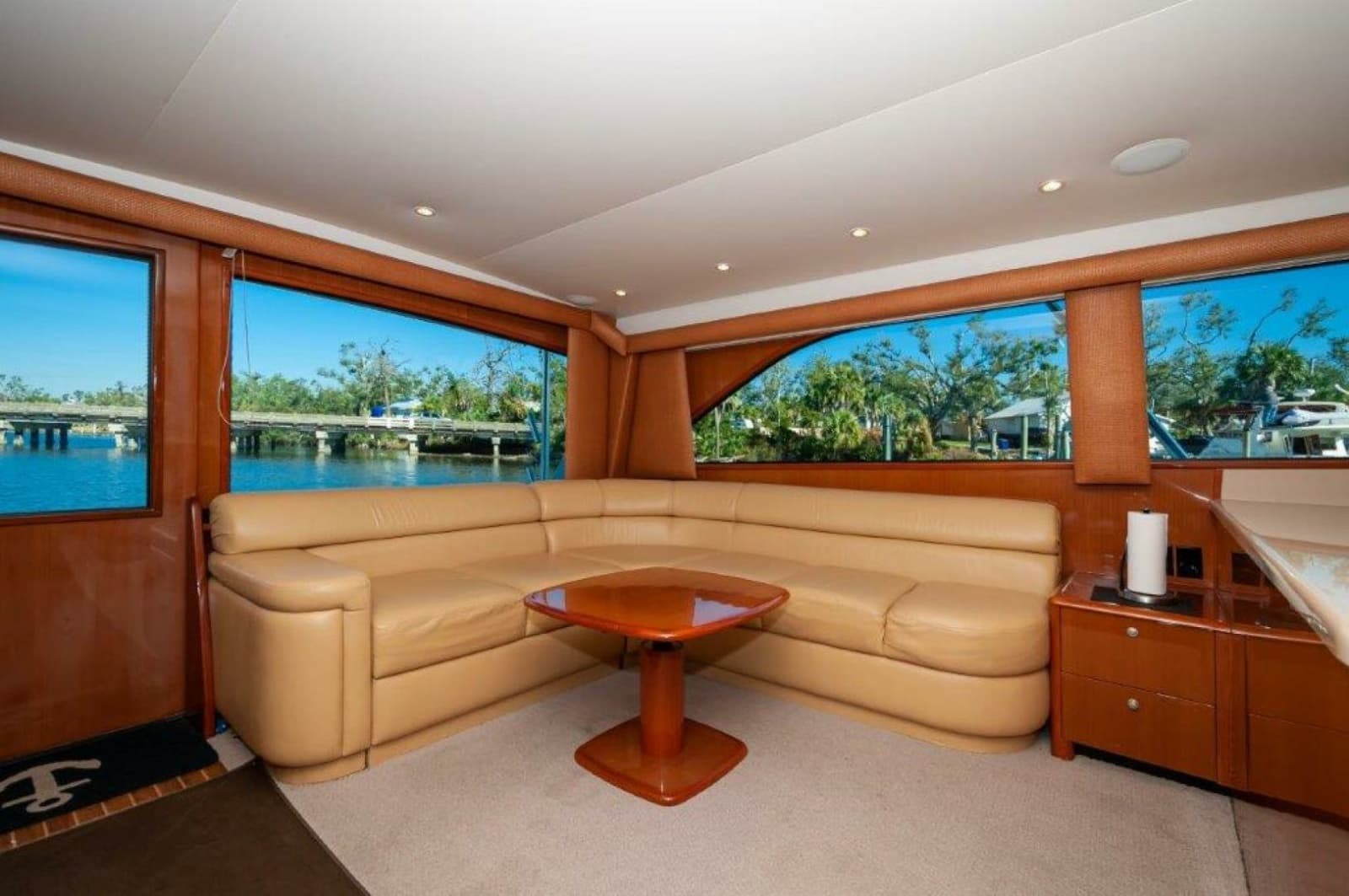 2001 Viking 61 Convertible - Photo 4