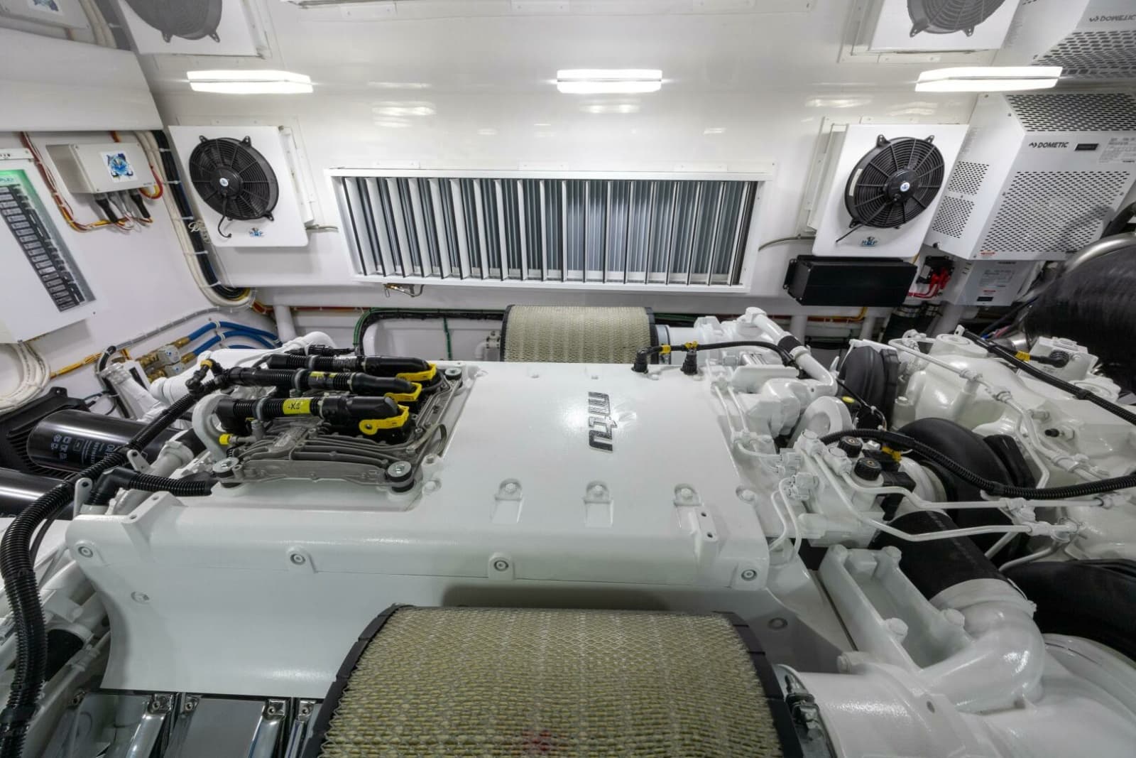 2025 Viking 82 Convertible - Photo 65