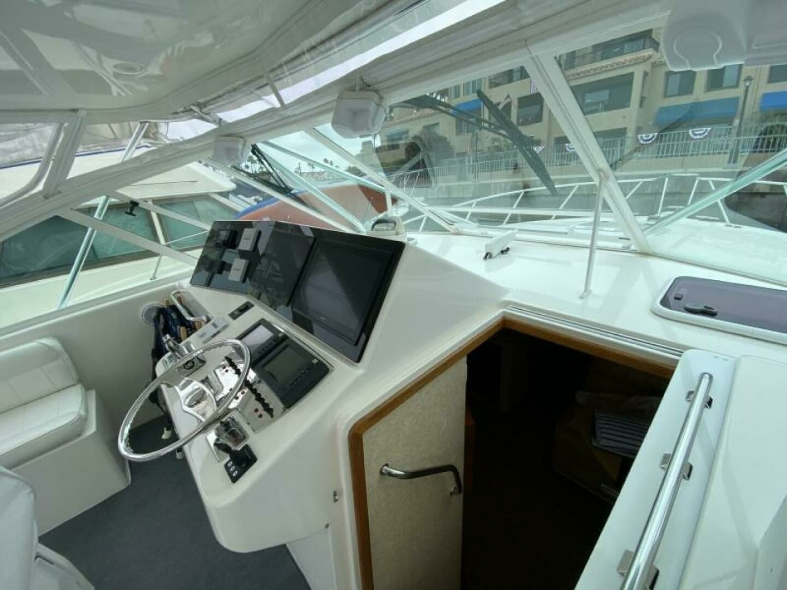2006 Cabo 40 Express - Photo 26