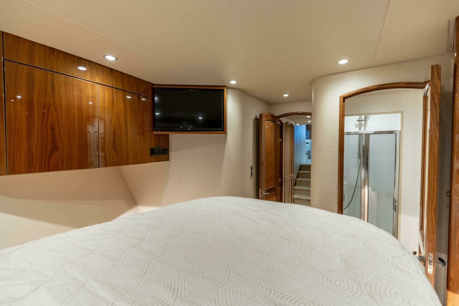 2020 Viking 62 Convertible - Photo 26