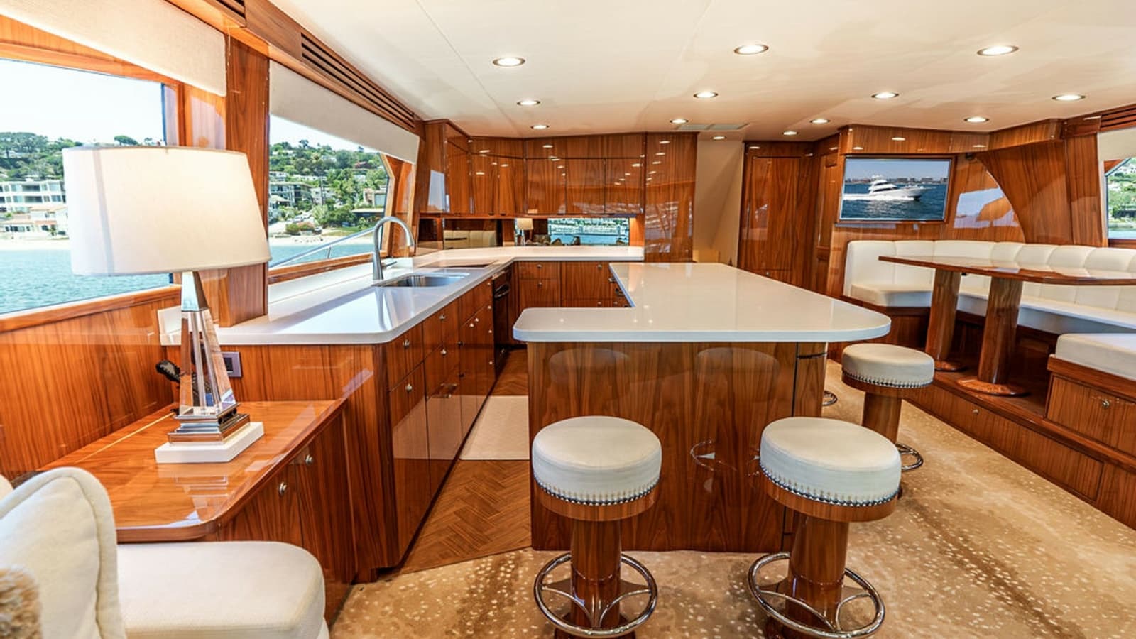 2019 Viking 80 Skybridge - Photo 7
