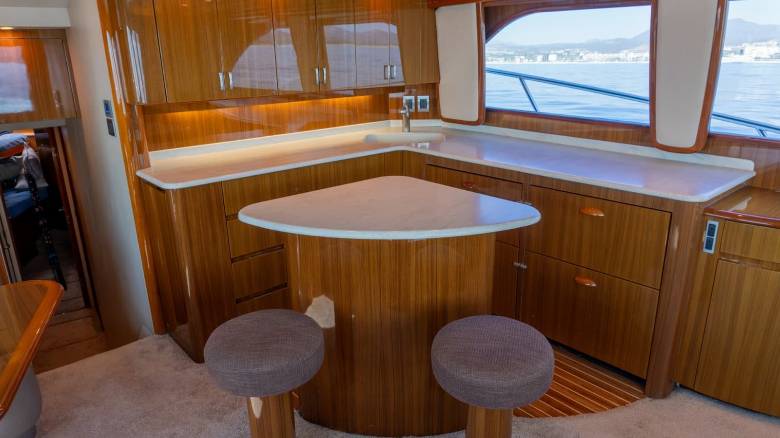 2009 Viking 50 Convertible - Photo 22