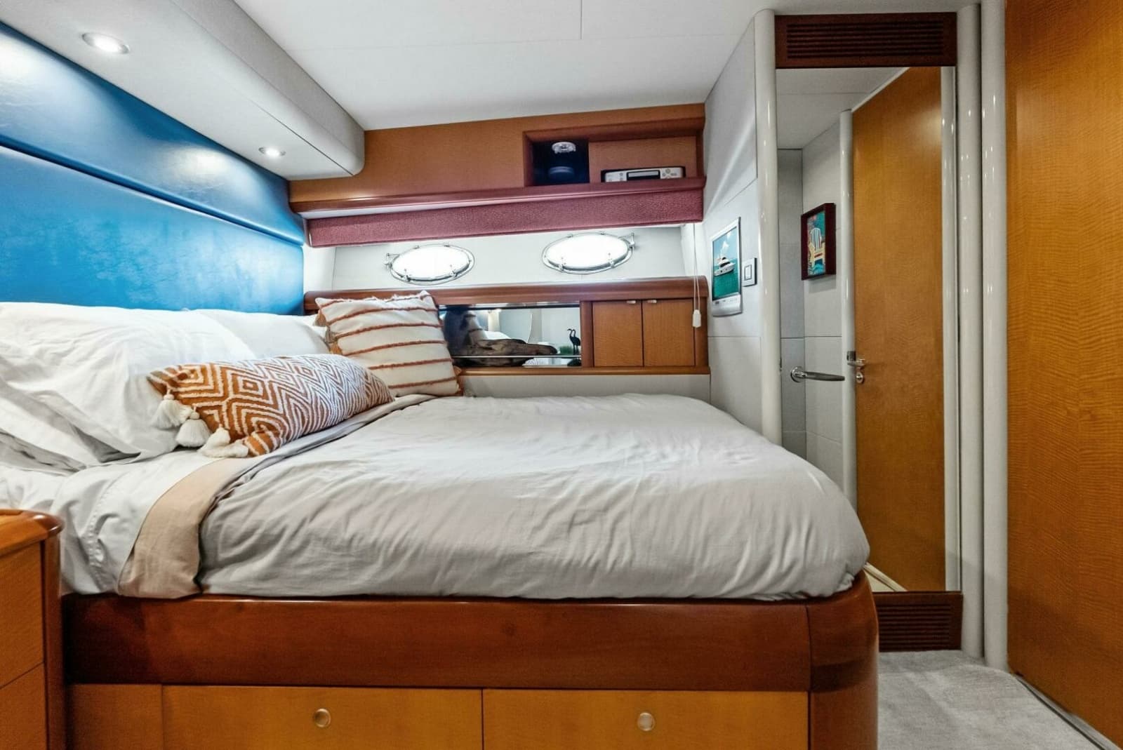 2006 Lazzara Yachts 84 Skylounge - Photo 131