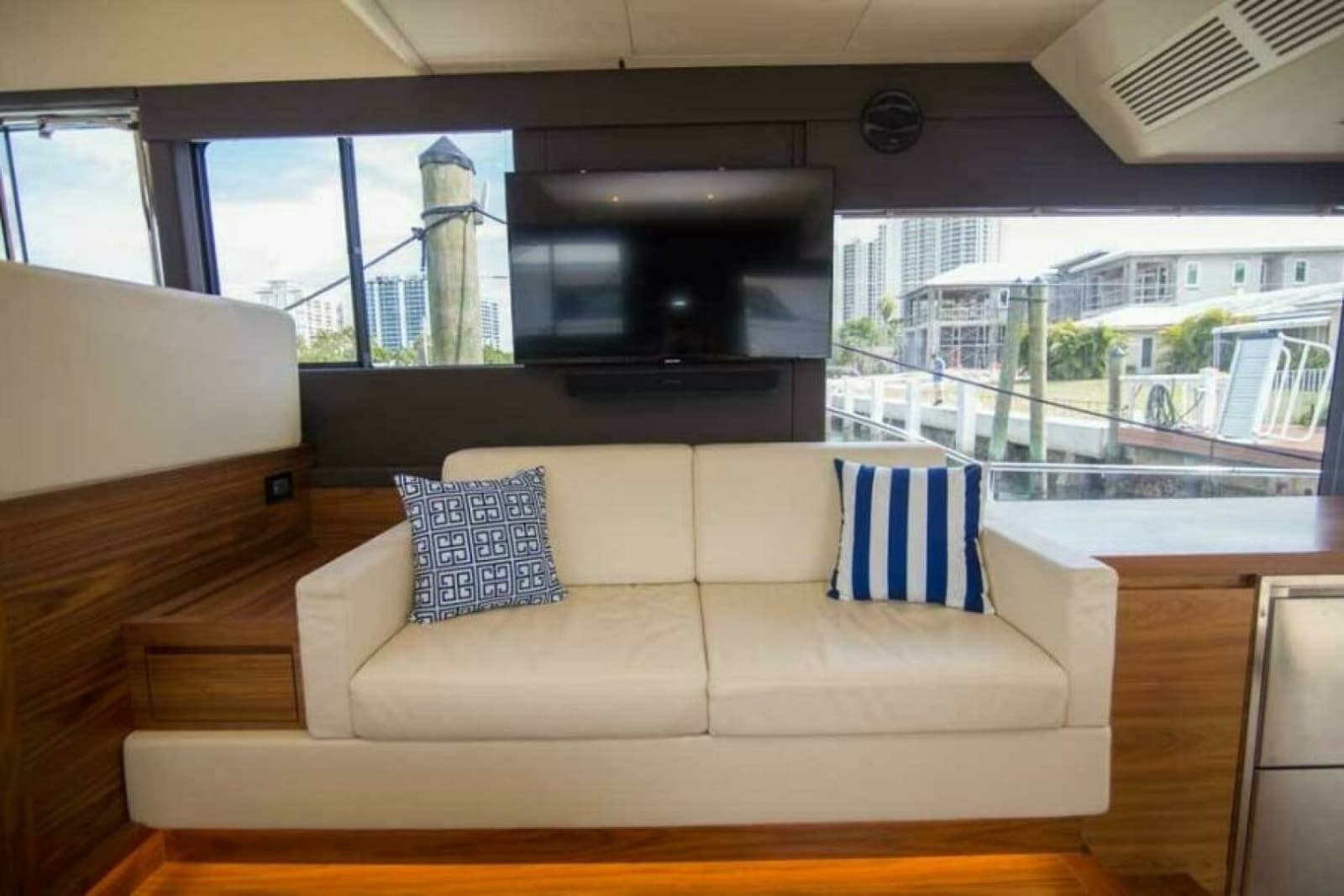 2019 Sundeck Yachts 580 Sport - Photo 20