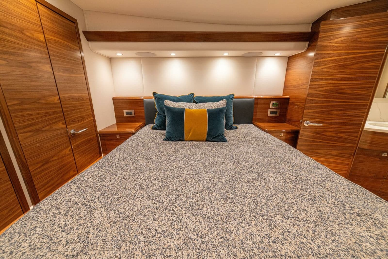 2025 Viking 58 Convertible - Photo 5