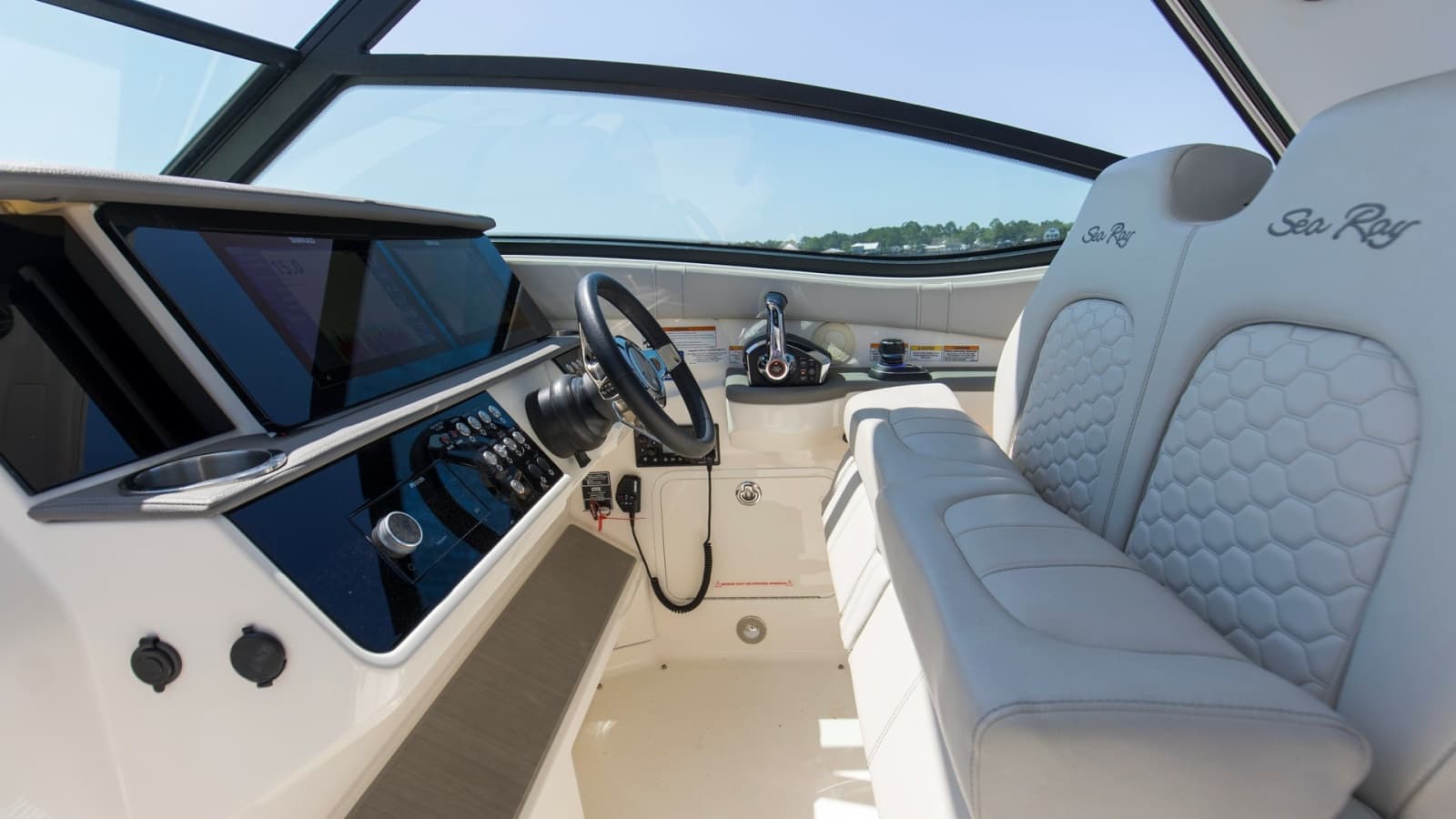 2022 Sea Ray 320 Sundancer OB - Photo 26
