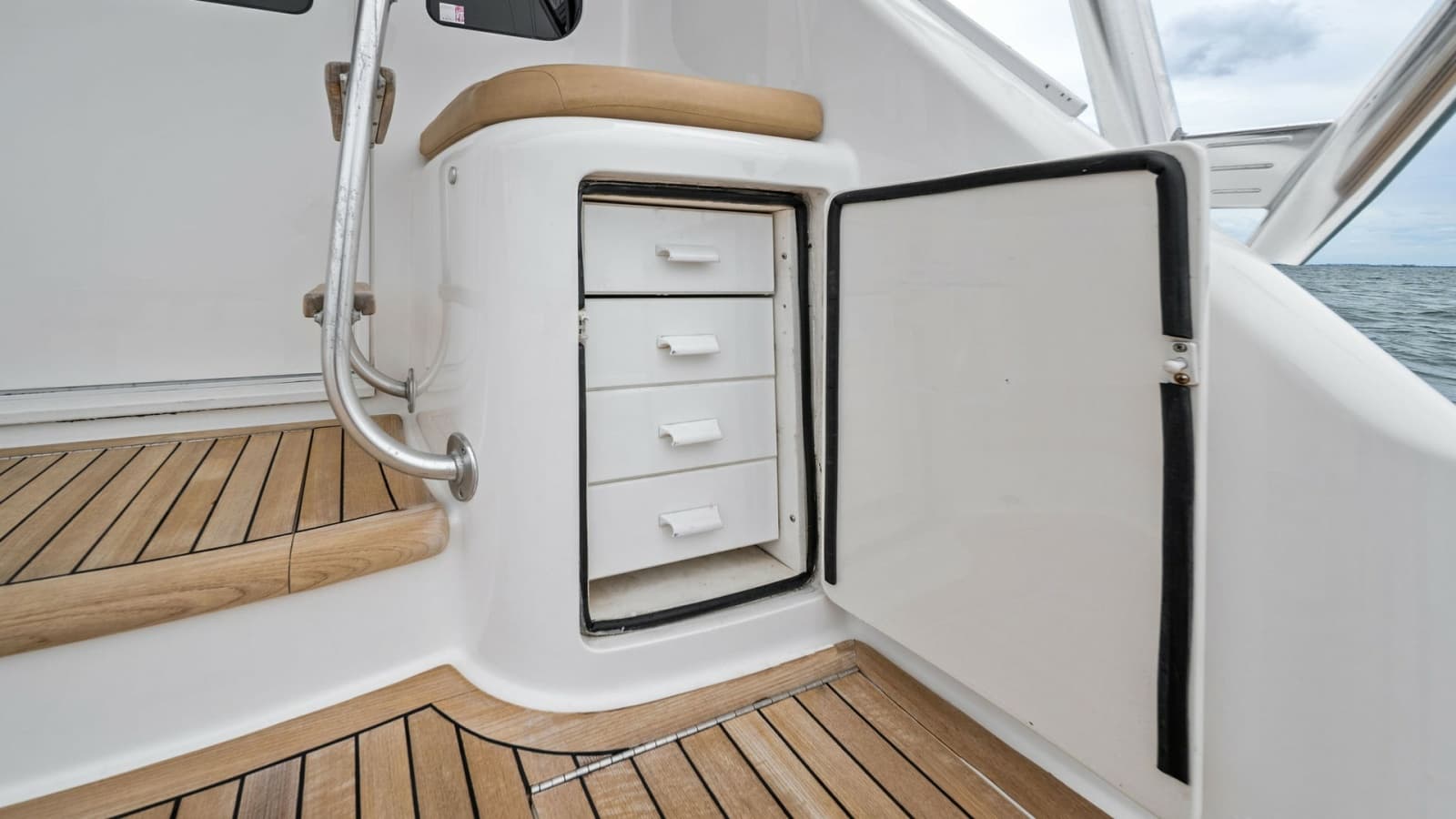 2013 Viking 55 Convertible - Photo 40