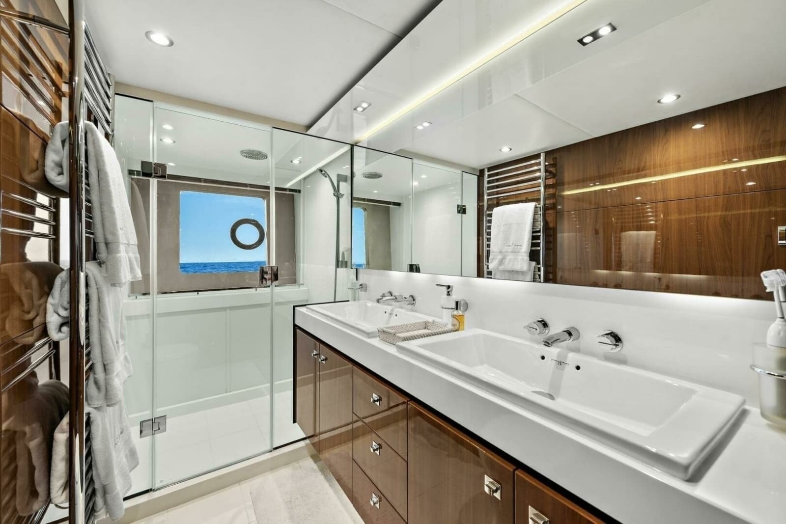 2015 Princess 72 Motoryacht - Photo 32