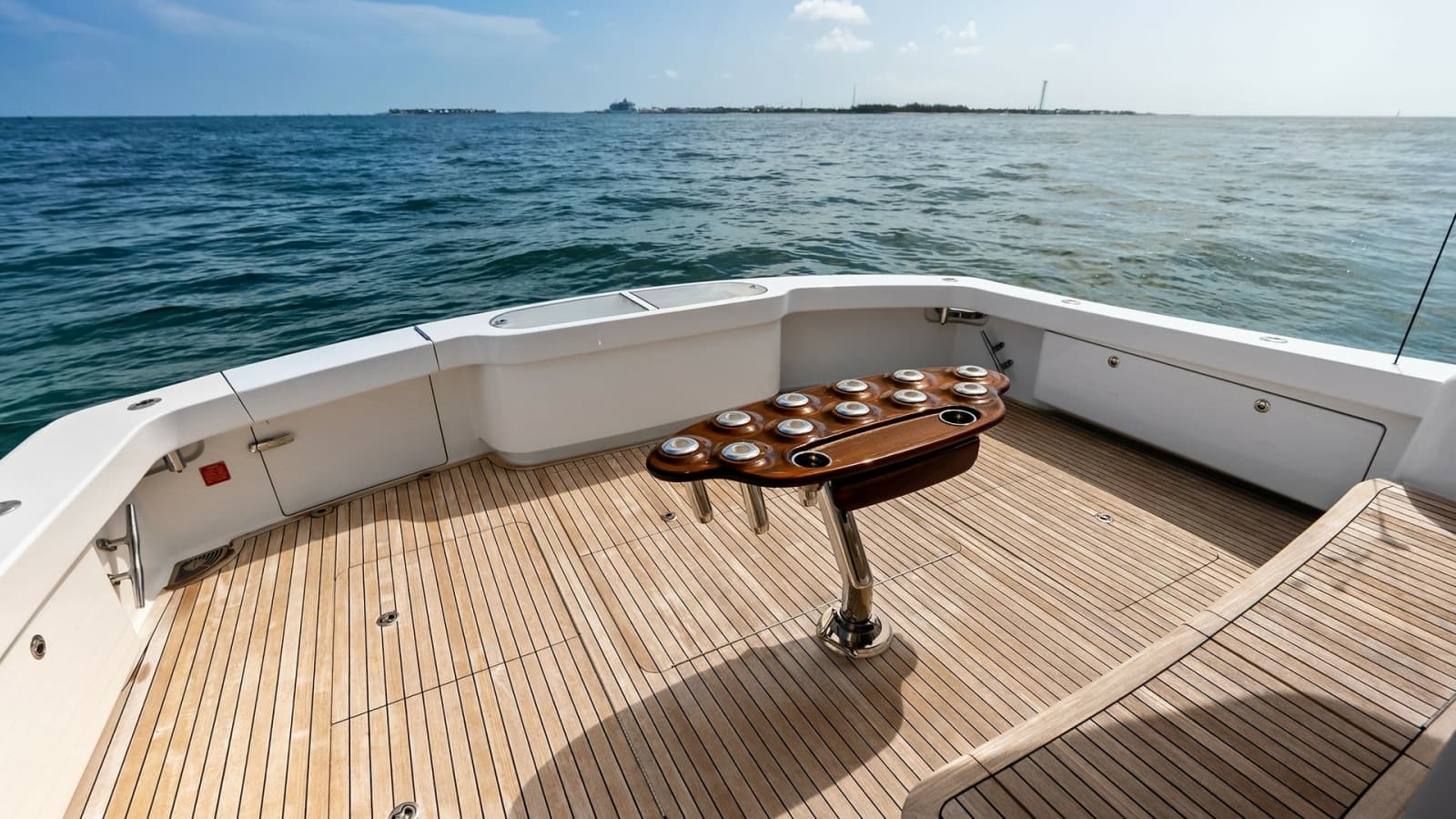 2018 Viking 62 Convertible - Photo 44