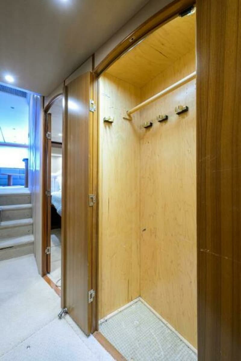2008 Viking 60 Convertible - Photo 46