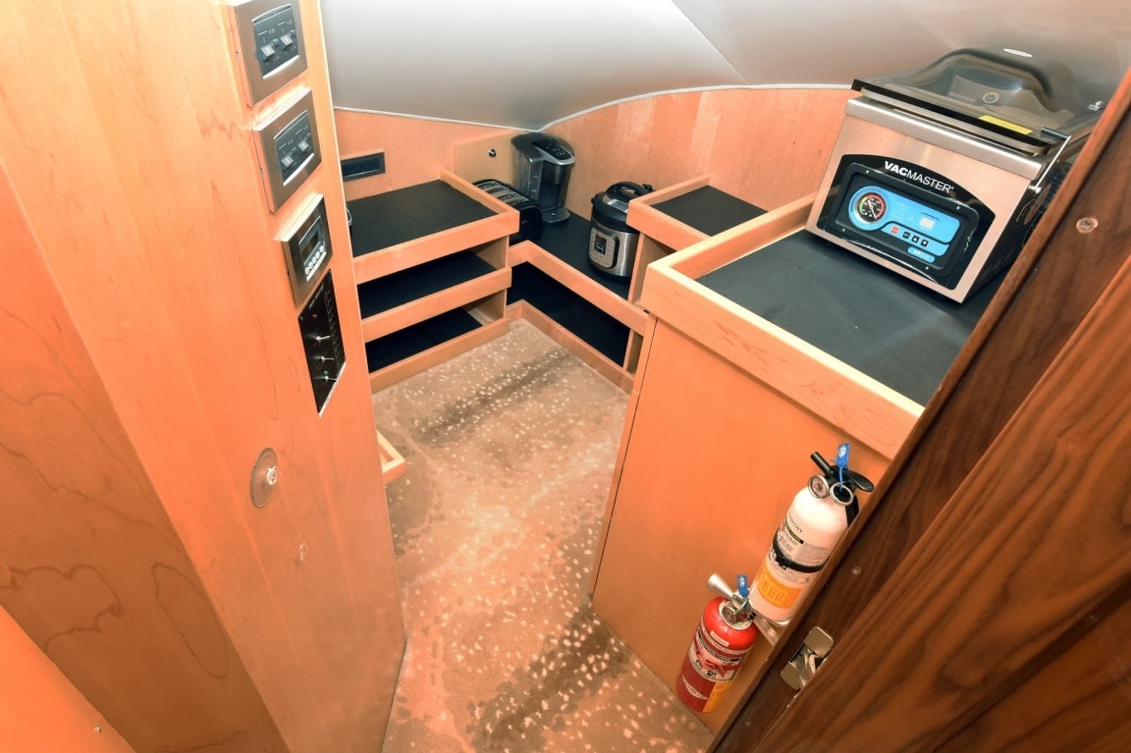2019 Viking 80 Skybridge - Photo 49