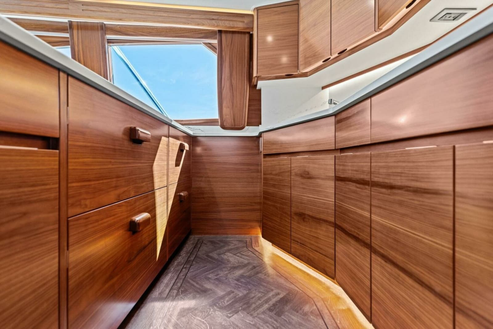 2023 Viking 54 Convertible - Photo 27