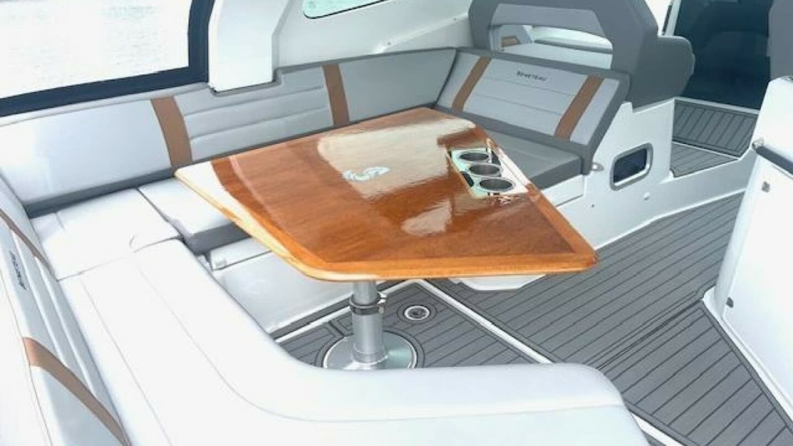 2022 Beneteau 32 Gran Turismo - Photo 2
