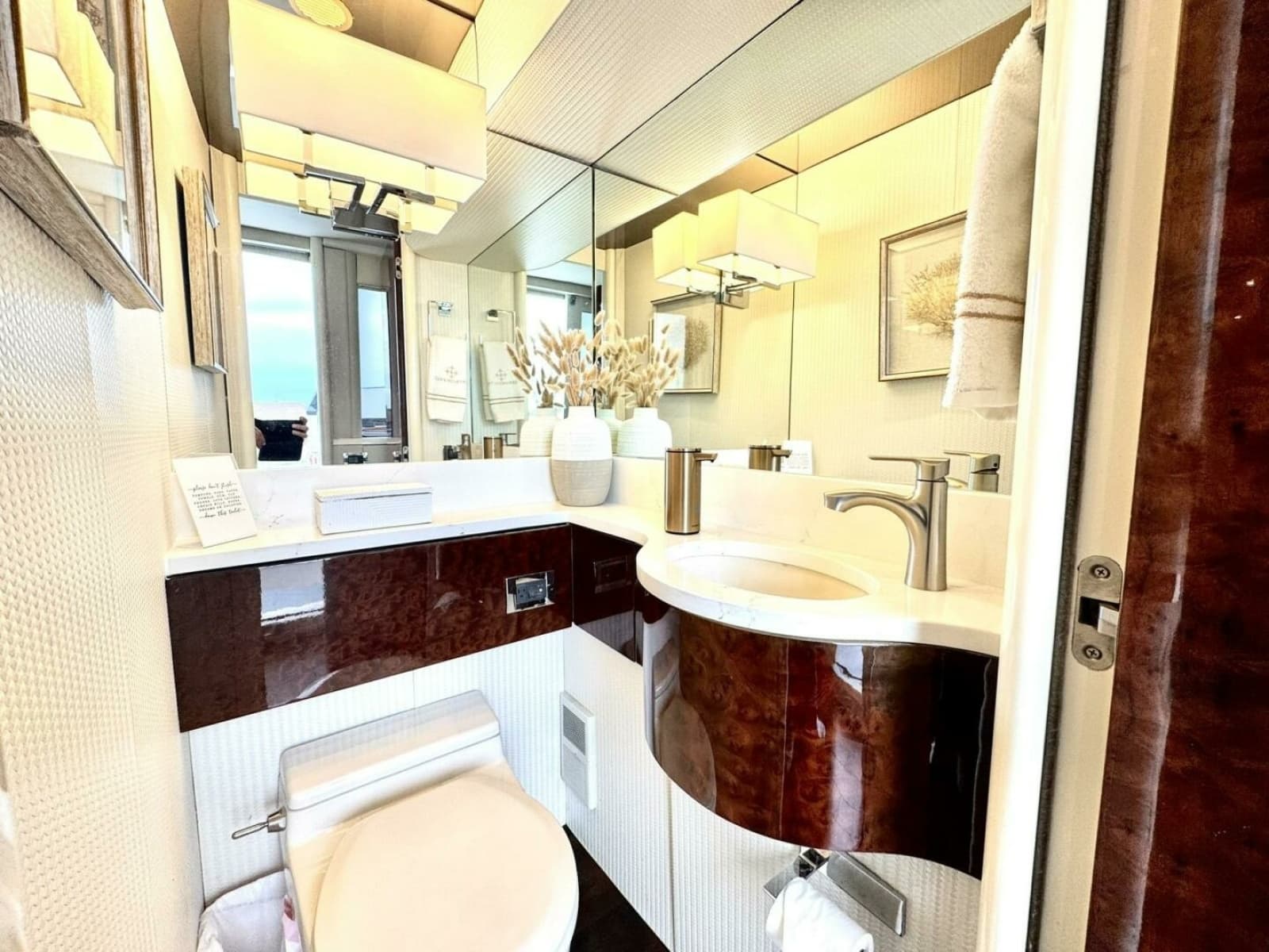 2001 Lazzara Yachts 94 Motor Yacht - Photo 43