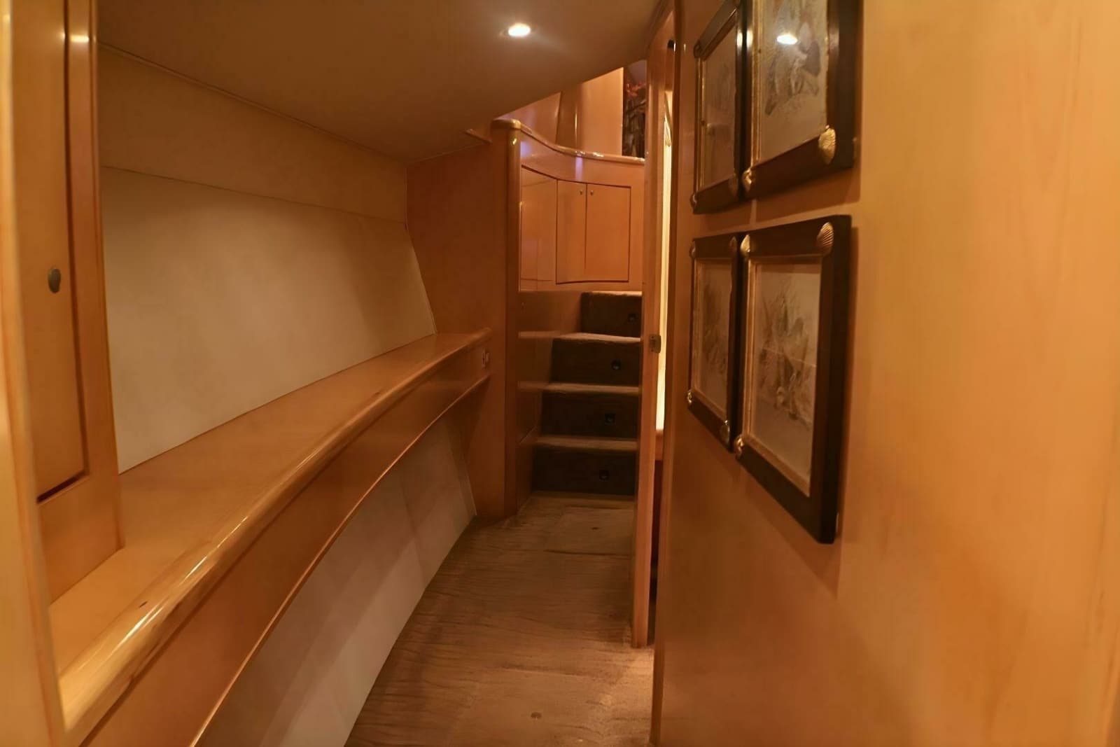 2001 Donzi 73 Sport Yacht - Photo 23