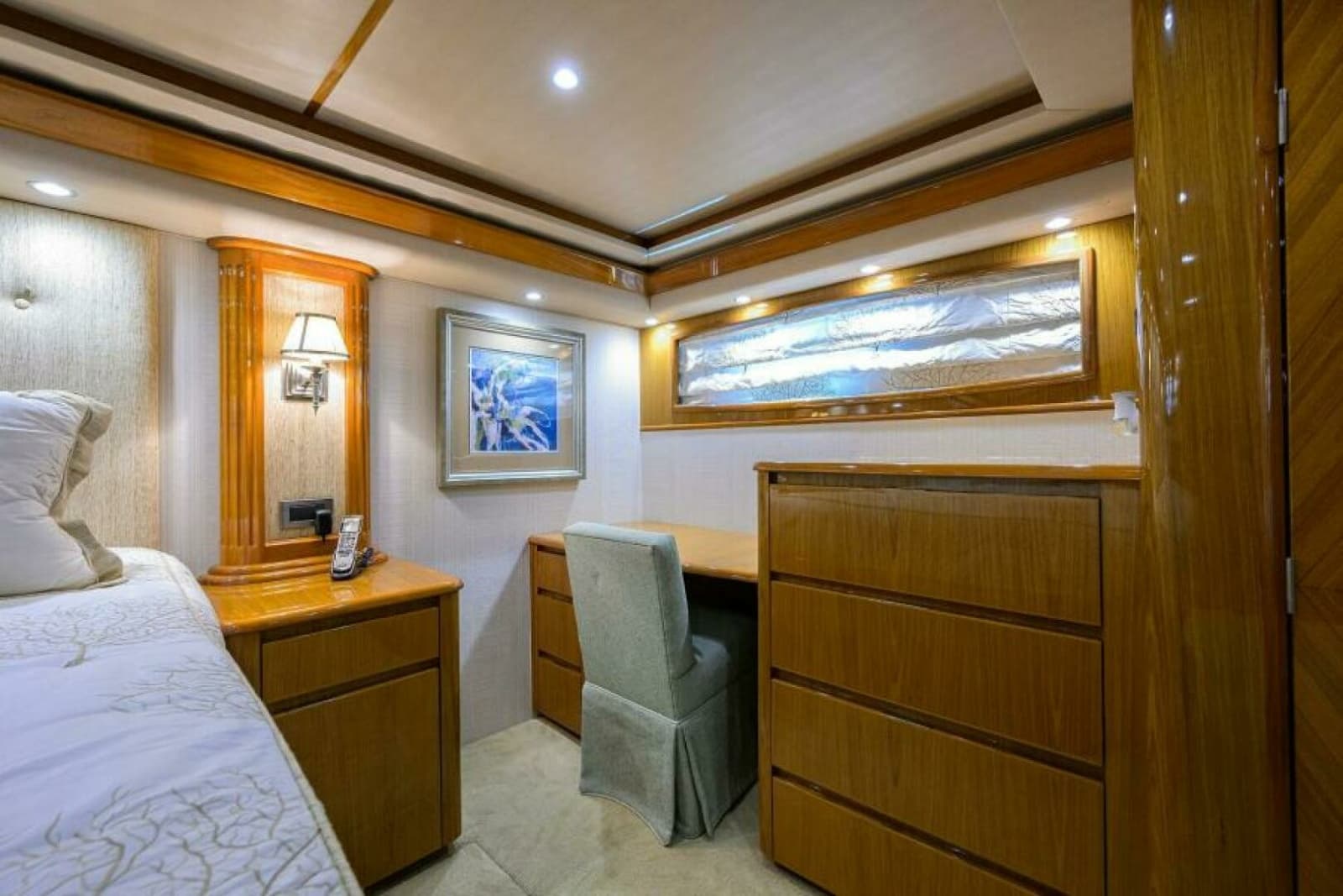 2013 Viking 82 Convertible - Photo 12