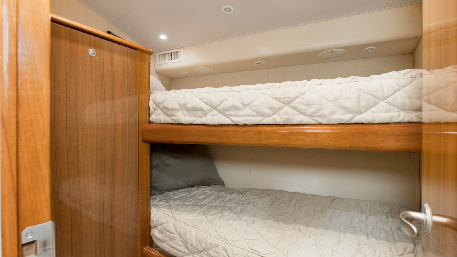 2007 Viking 64 Enclosed Bridge - Photo 24