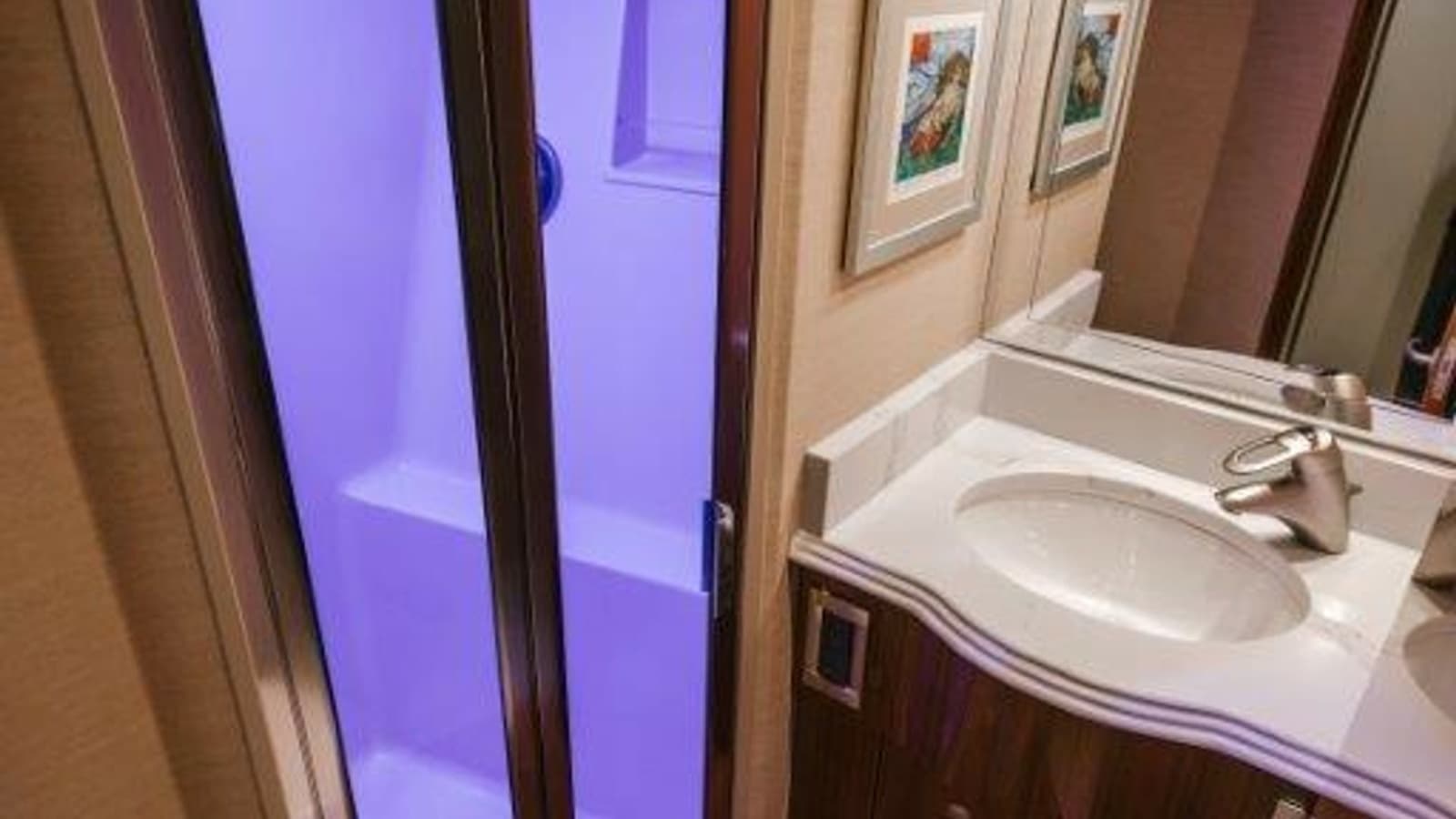 2007 Viking 64 Convertible - Photo 22