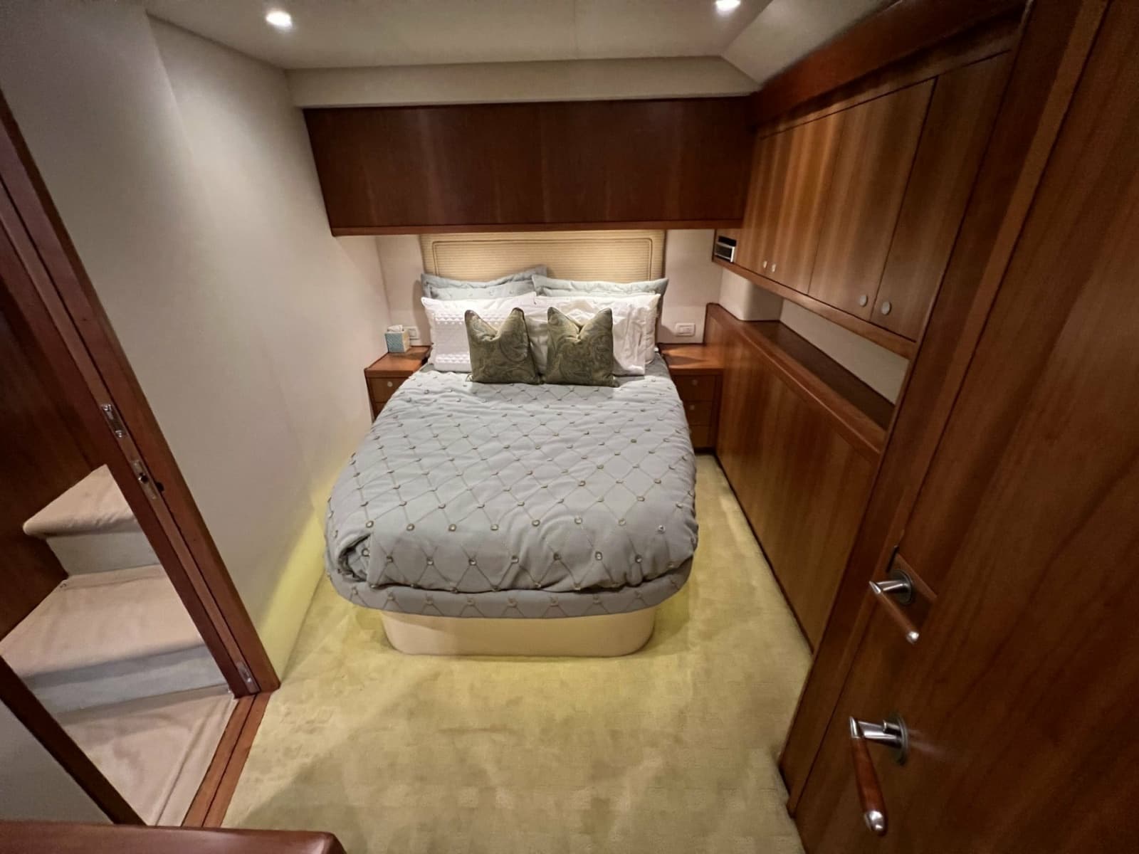 2013 Hatteras GT 54 - Photo 21