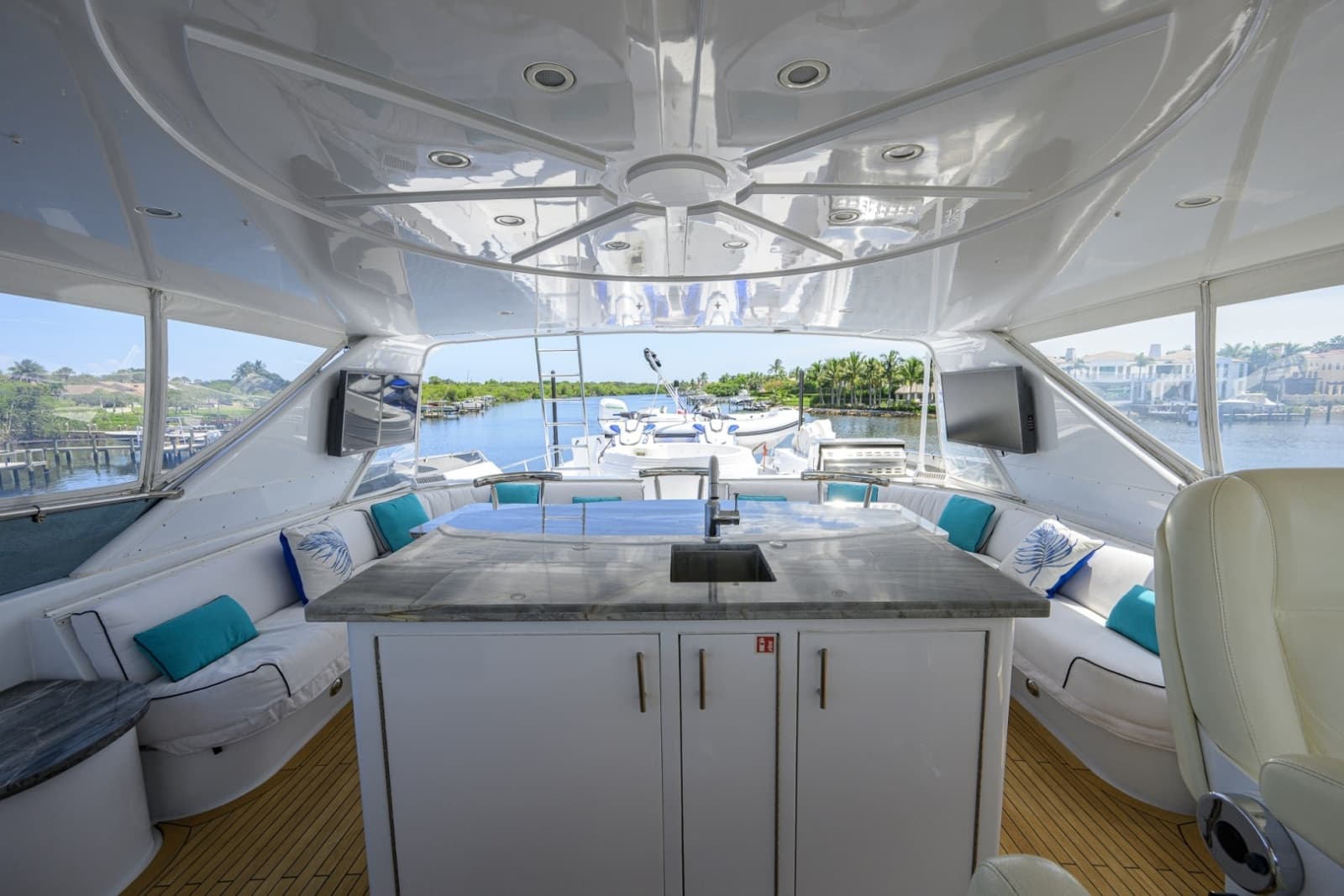 2005 Hatteras 100 Motor Yacht - Photo 46