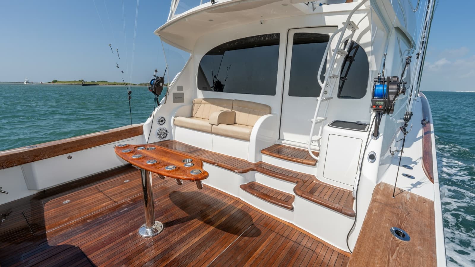 2017 Viking 55 Convertible - Photo 42