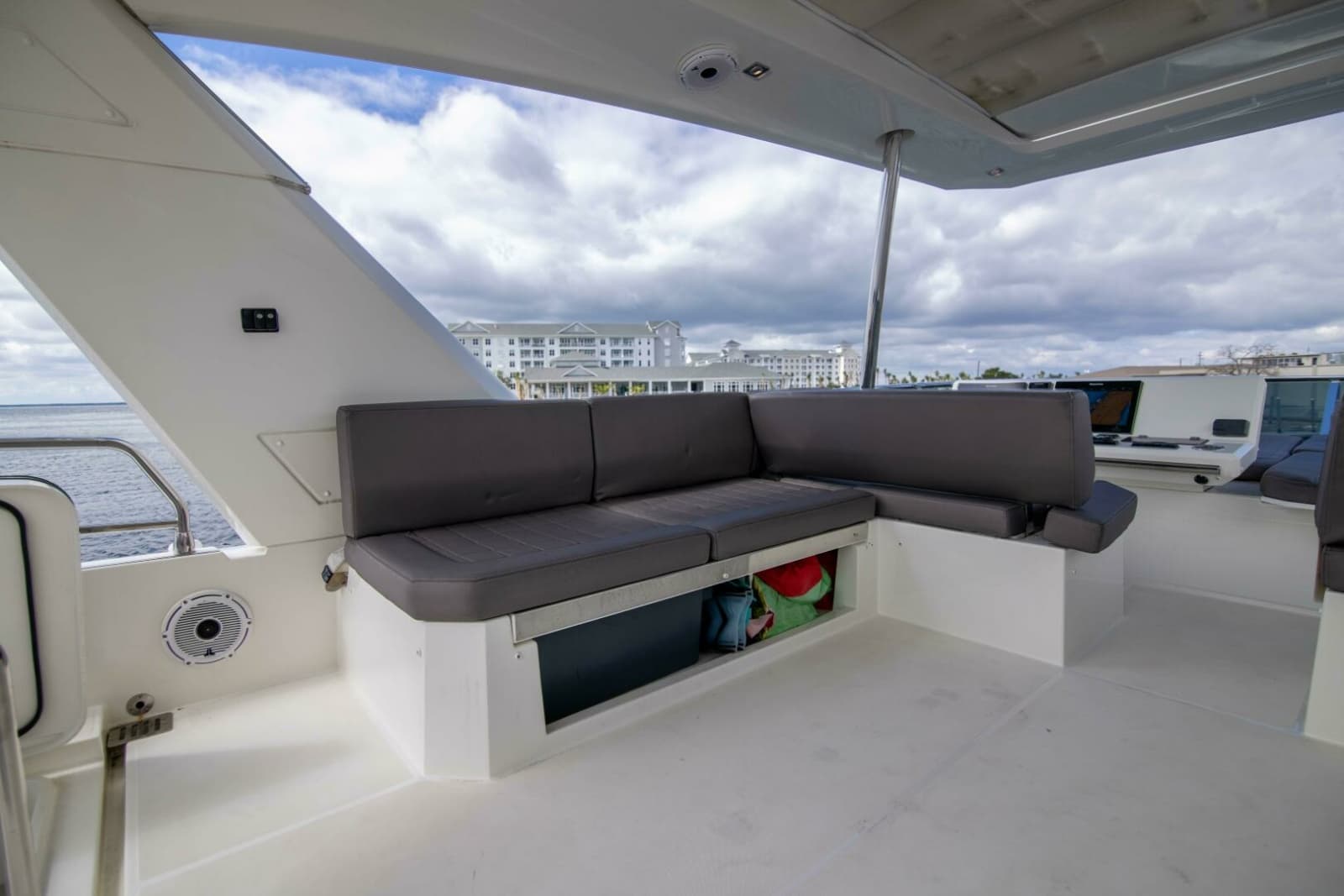 2018 Prestige 680 Flybridge - Photo 46