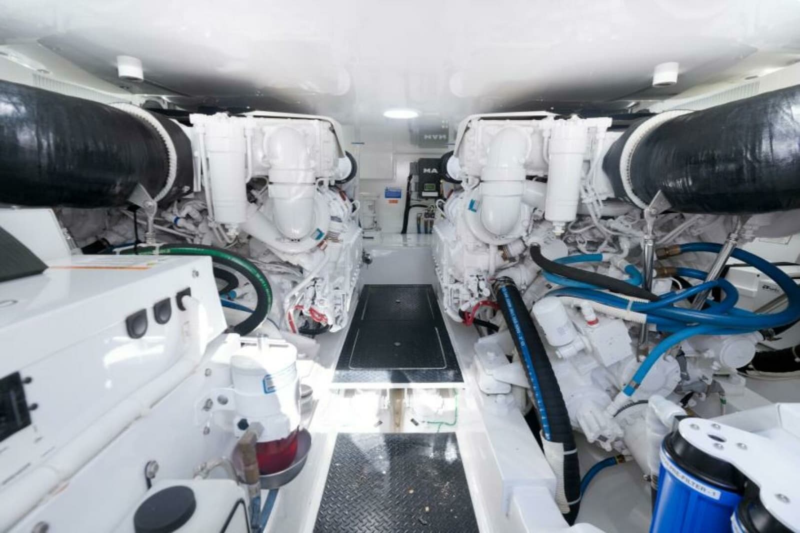 2019 Viking 48 Convertible - Photo 29