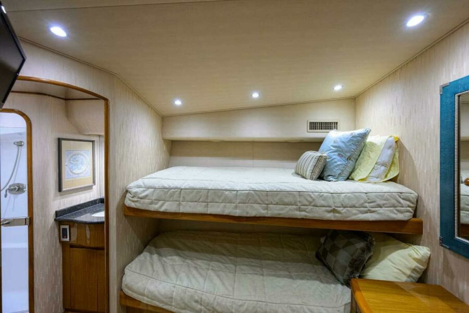 2013 Viking 82 Convertible - Photo 25