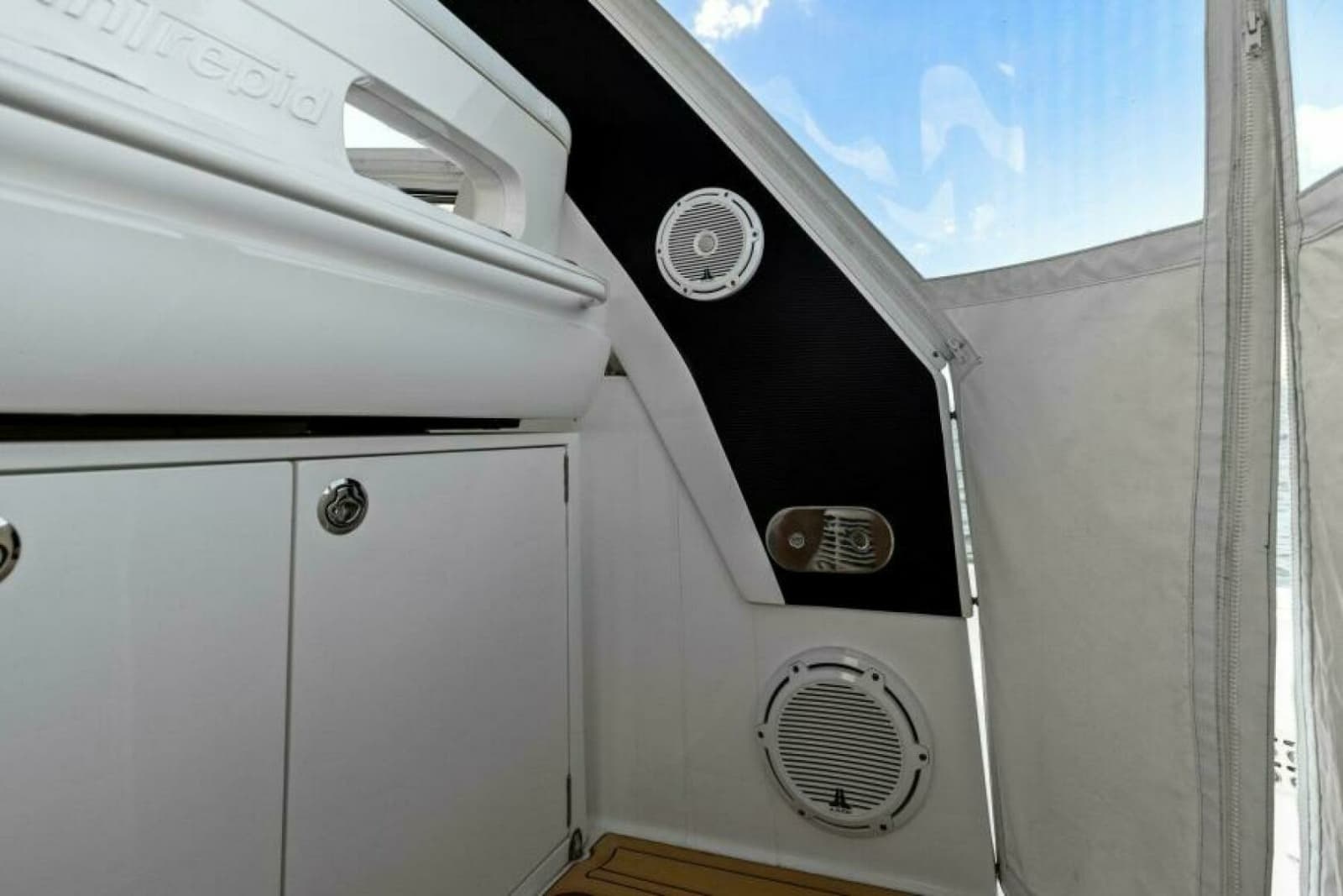 2019 Intrepid 475 Sport Yacht - Photo 11