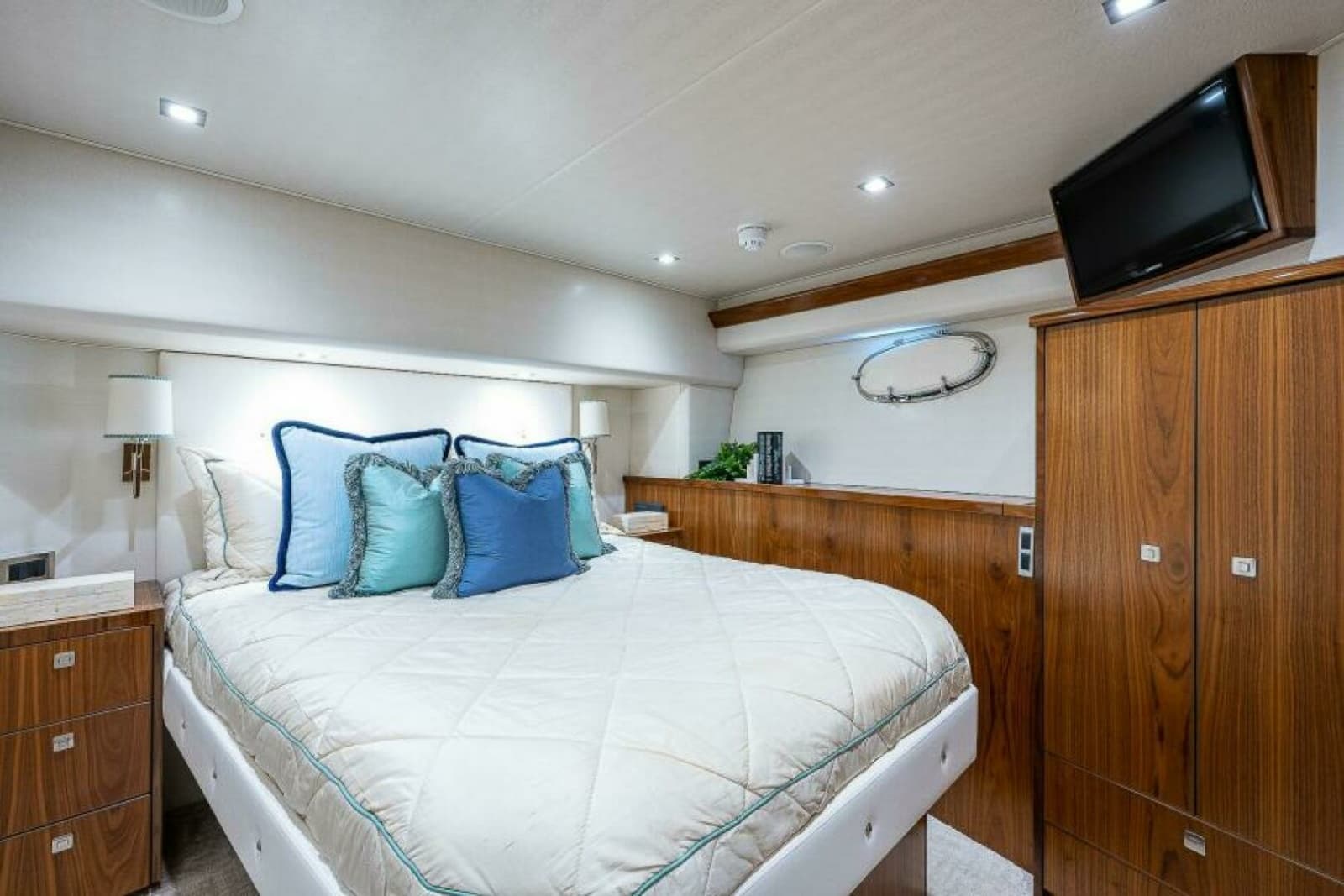 2017 Viking 75 Motoryacht - Photo 29