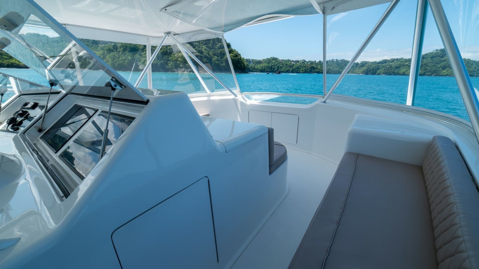 2001 Viking 61 Convertible - Photo 55