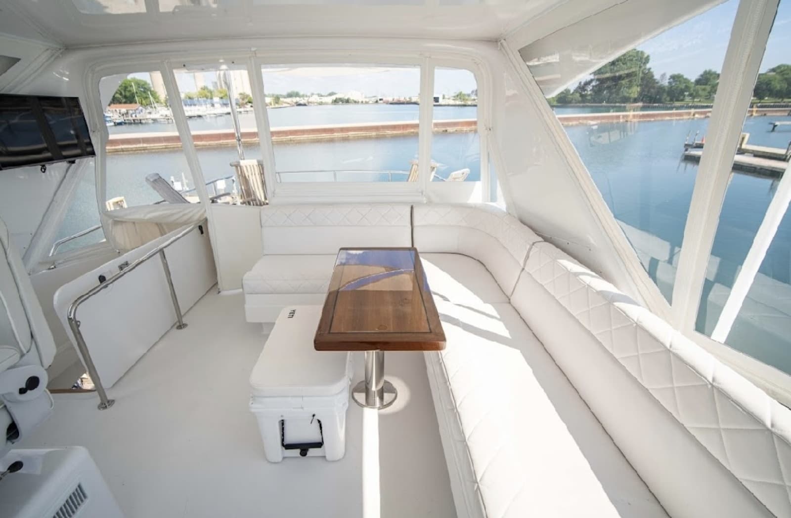 2017 Hatteras 60 Motoryacht - Photo 19