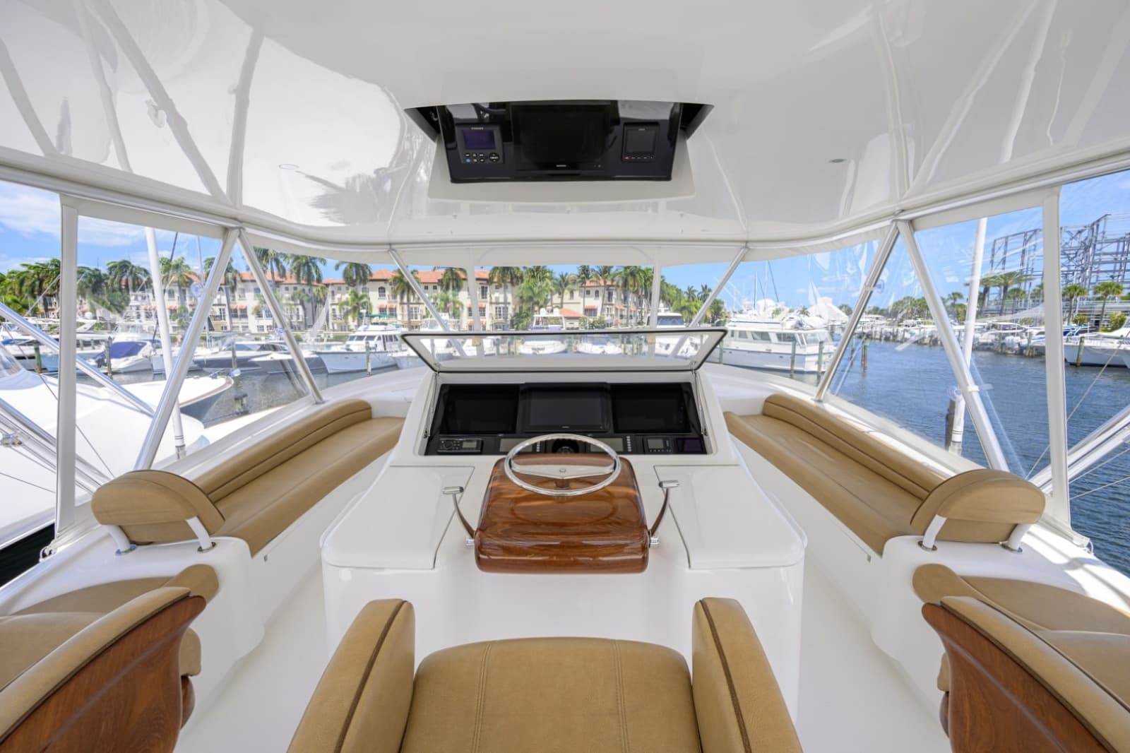 2014 Viking 70 Convertible - Photo 25