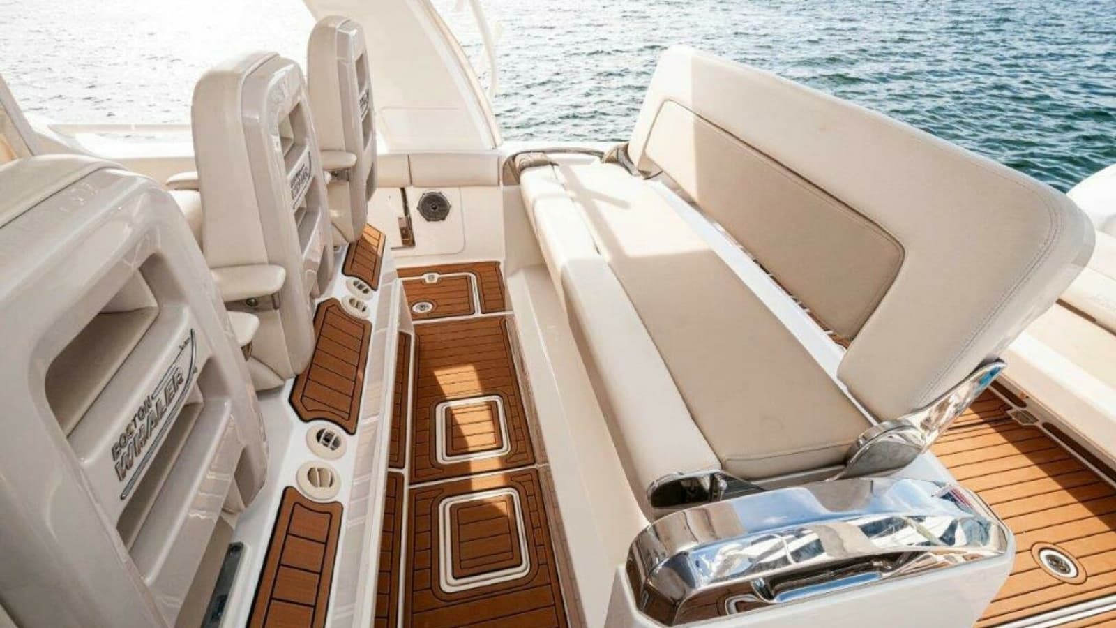 2018 Boston Whaler 420 Outrage - Photo 17