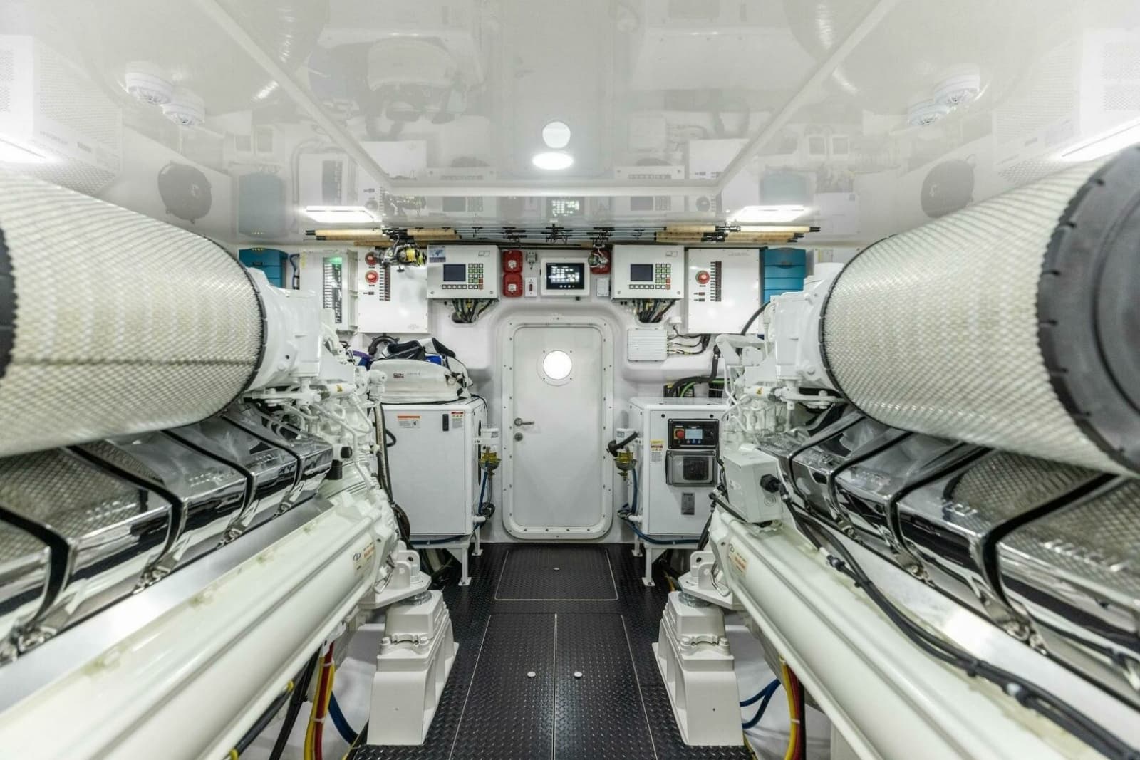 2026 Viking 82 Convertible - Photo 269