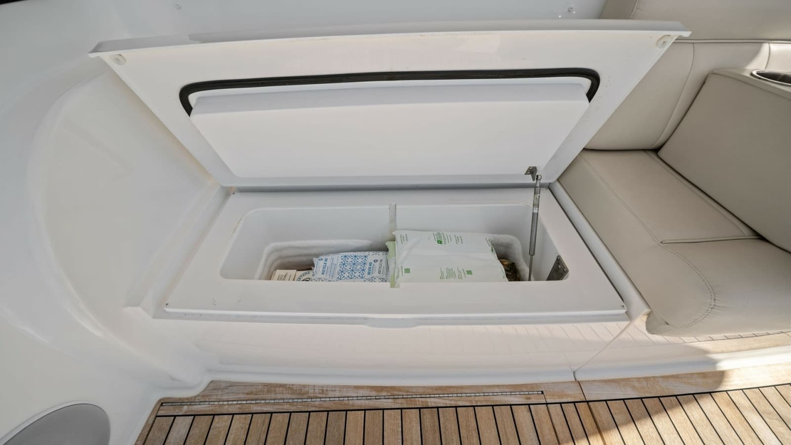 2021 Viking 54 Convertible - Photo 44
