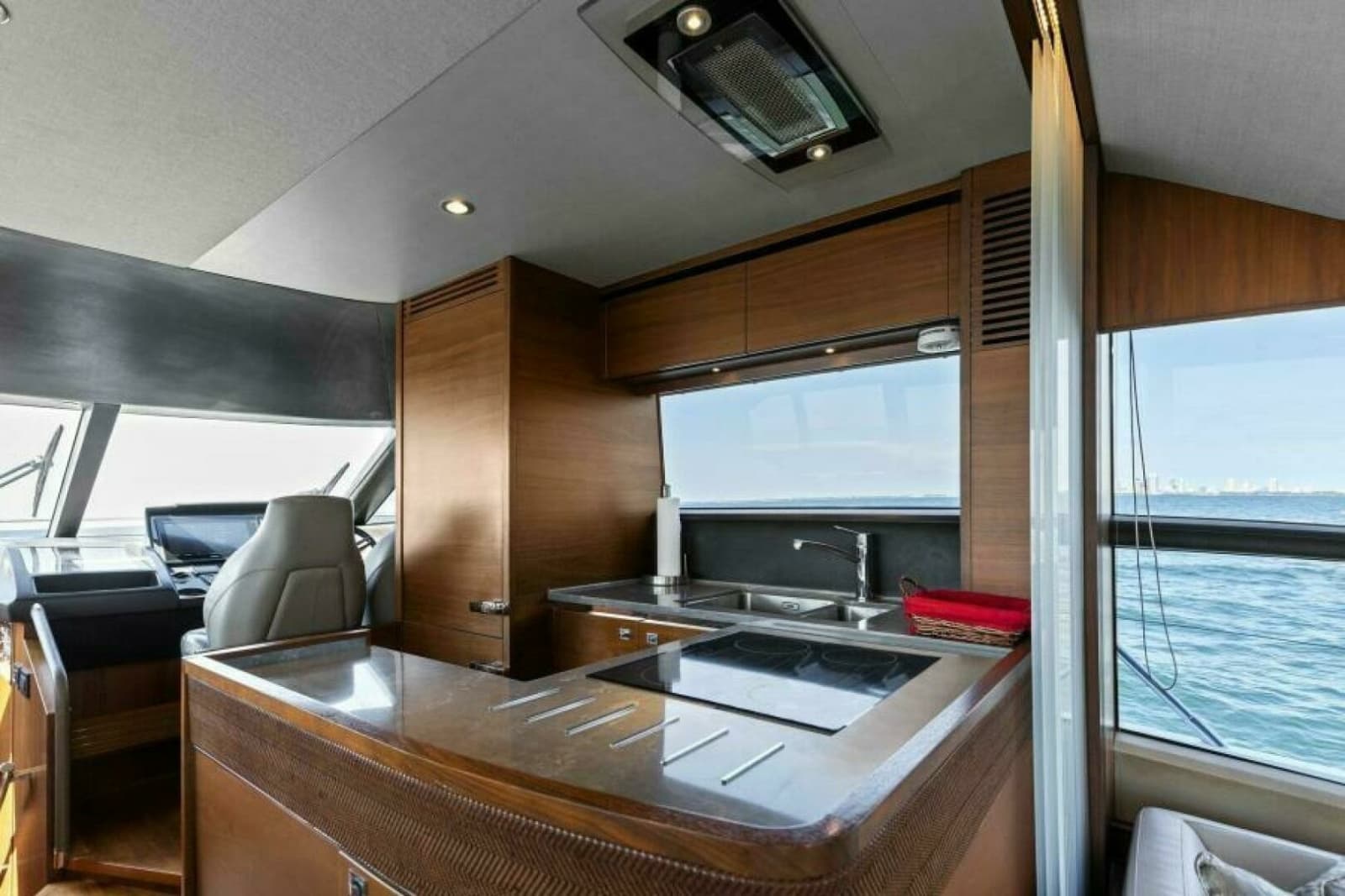 2016 Princess 60 Flybridge - Photo 26