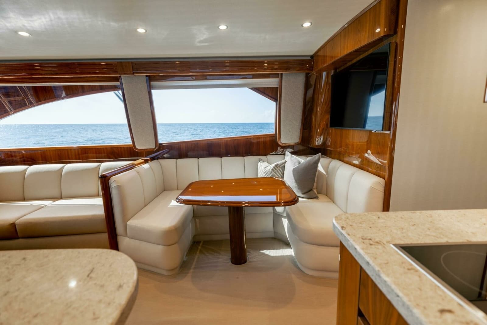 2018 Viking 62 Convertible - Photo 11