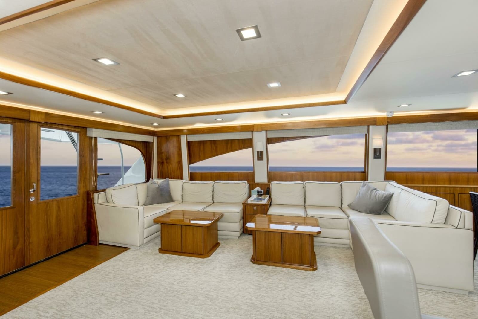 2016 Viking 92 Enclosed Bridge - Photo 11
