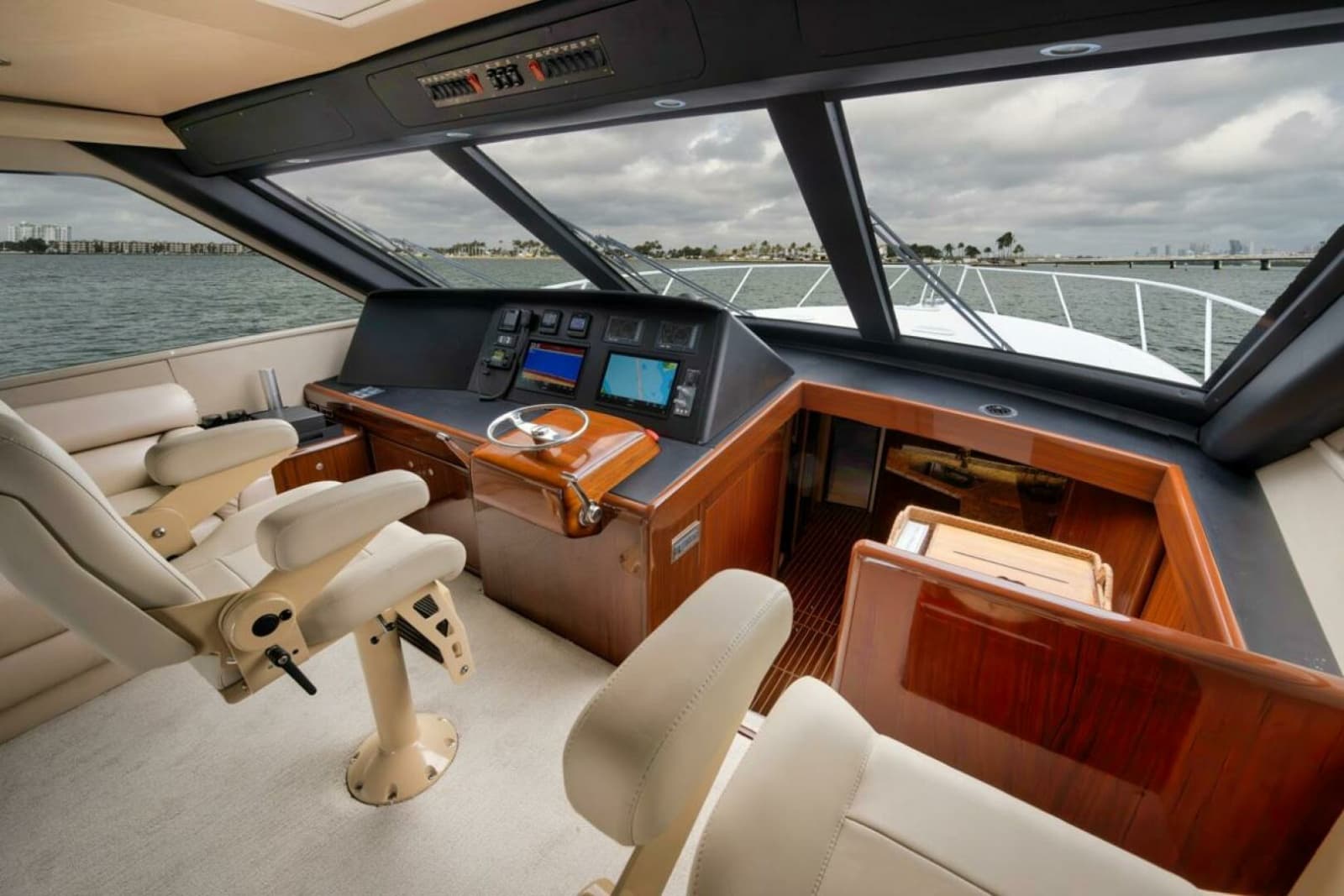 2007 Viking 52 Sport Coupe - Photo 9