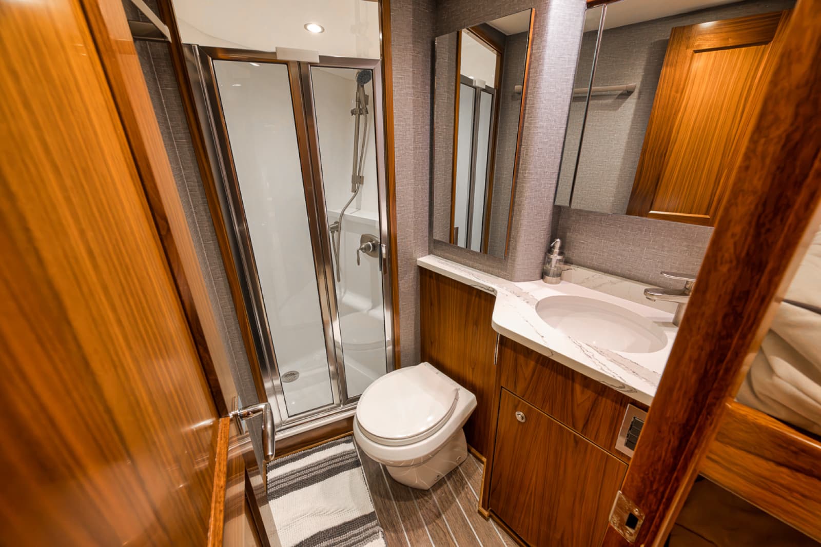 2020 Viking 68 Convertible - Photo 22