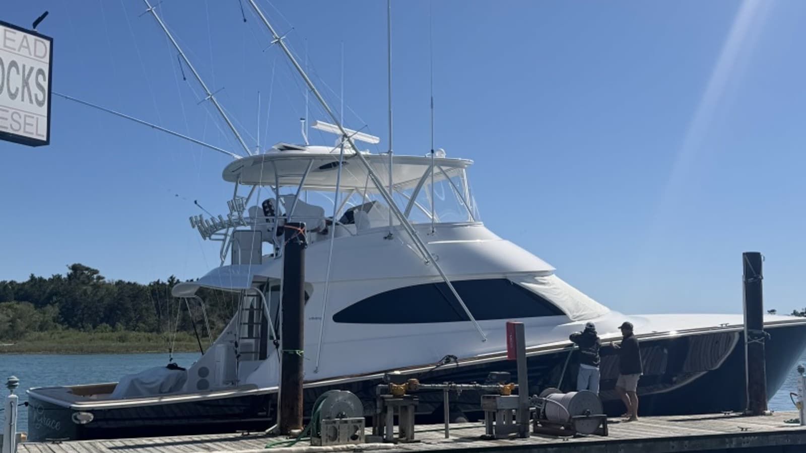 2024 Viking 64 Convertible - Photo 18
