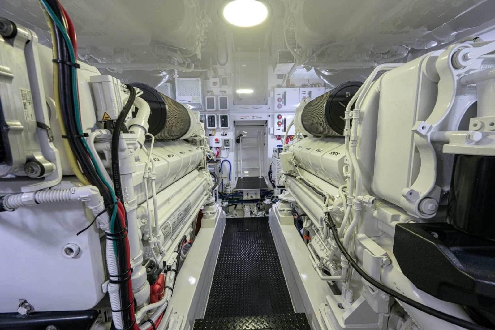 2021 Viking 58 Convertible - Photo 30