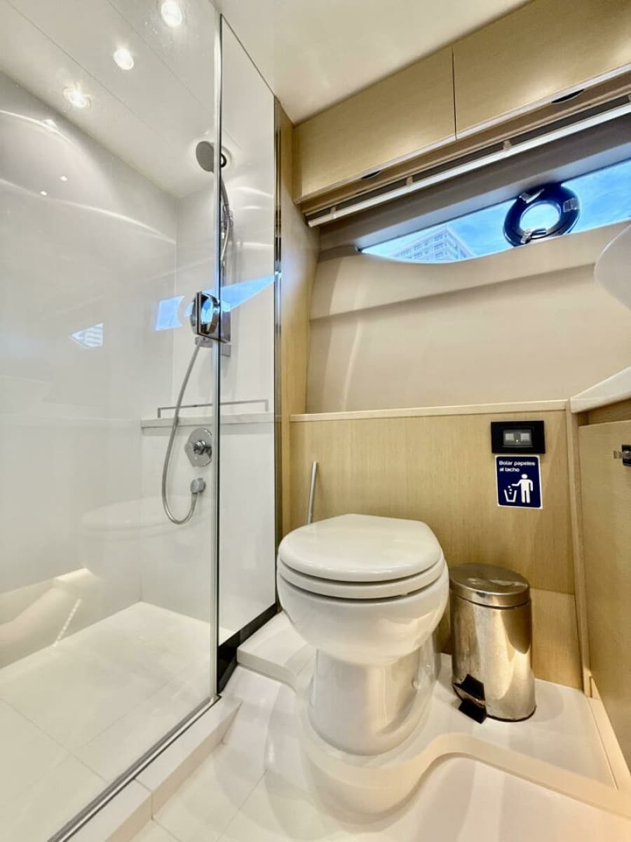 2017 Princess V58 - Photo 30