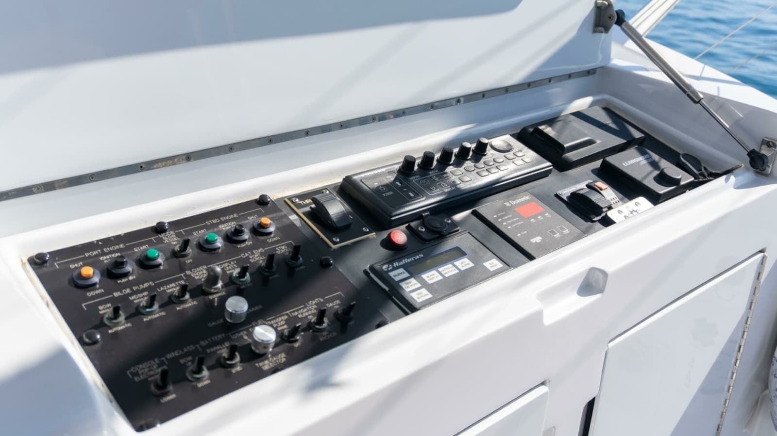 2001 Hatteras 60 Convertible - Photo 49