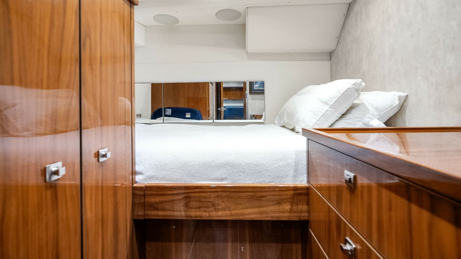 2017 Viking 92 Enclosed Bridge - Photo 56